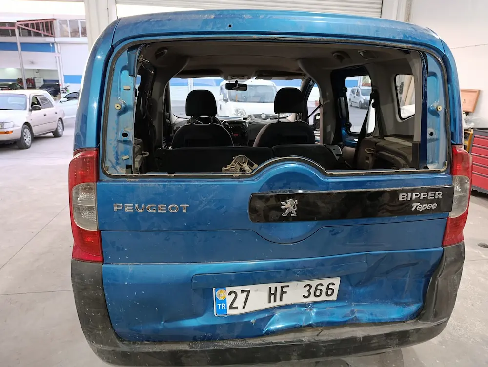Opel Astr'da çizik hasarı öncesi